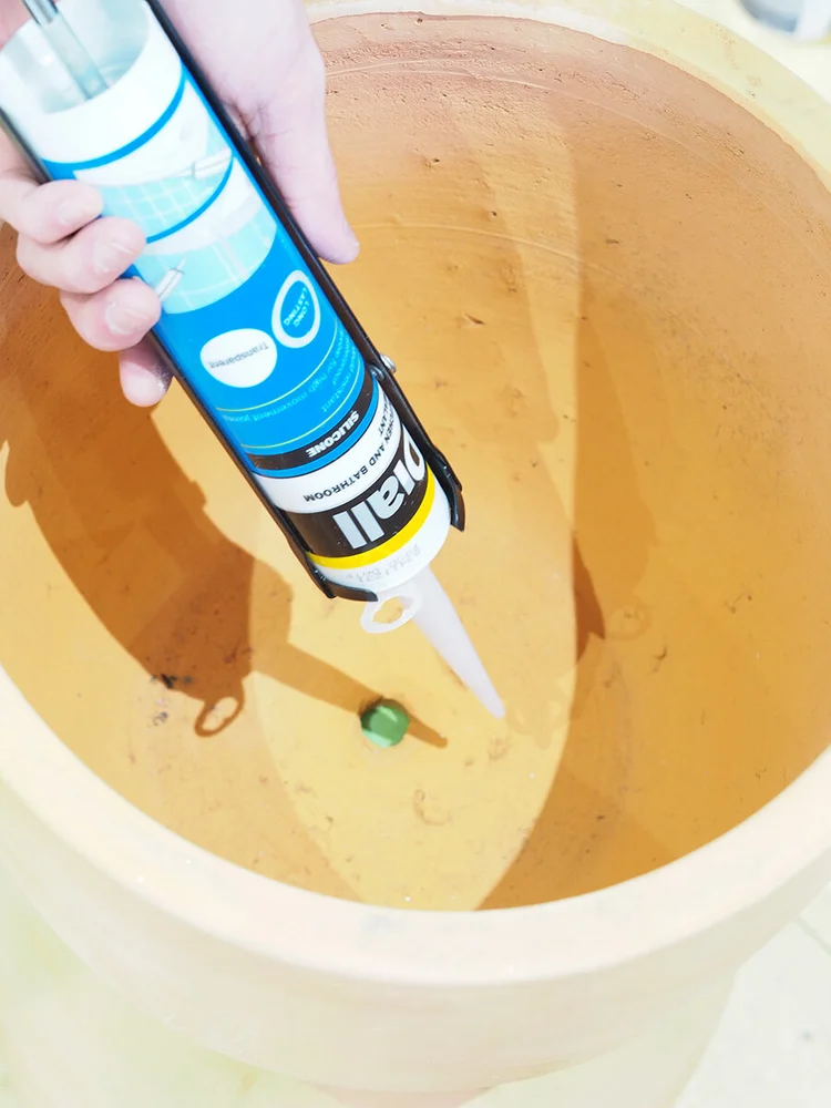 Как сделать кашпо для крупного цветка своими руками в форме песочных часов Как сделать кашпо для крупного цветка своими руками в форме песочных часов