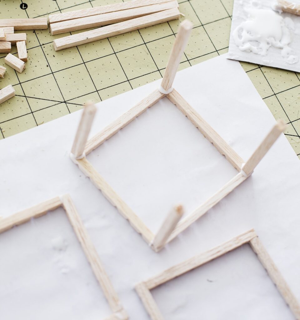 Подставка для цветов из дерева своими руками: сборка конструкции Подставка для цветов из дерева своими руками: сборка конструкции