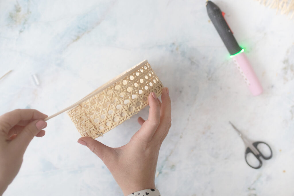 Как сделать подставку для цветов из ротанга podstavka dlya cvetov iz rotanga svoimi rukami 4